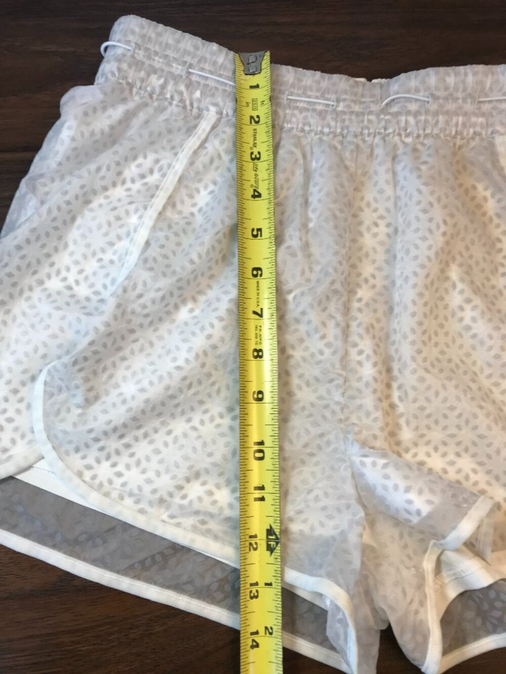 lululemon Women's shorts Size 4 Silhouette White with print and inside pocket - Picture 6 of 11